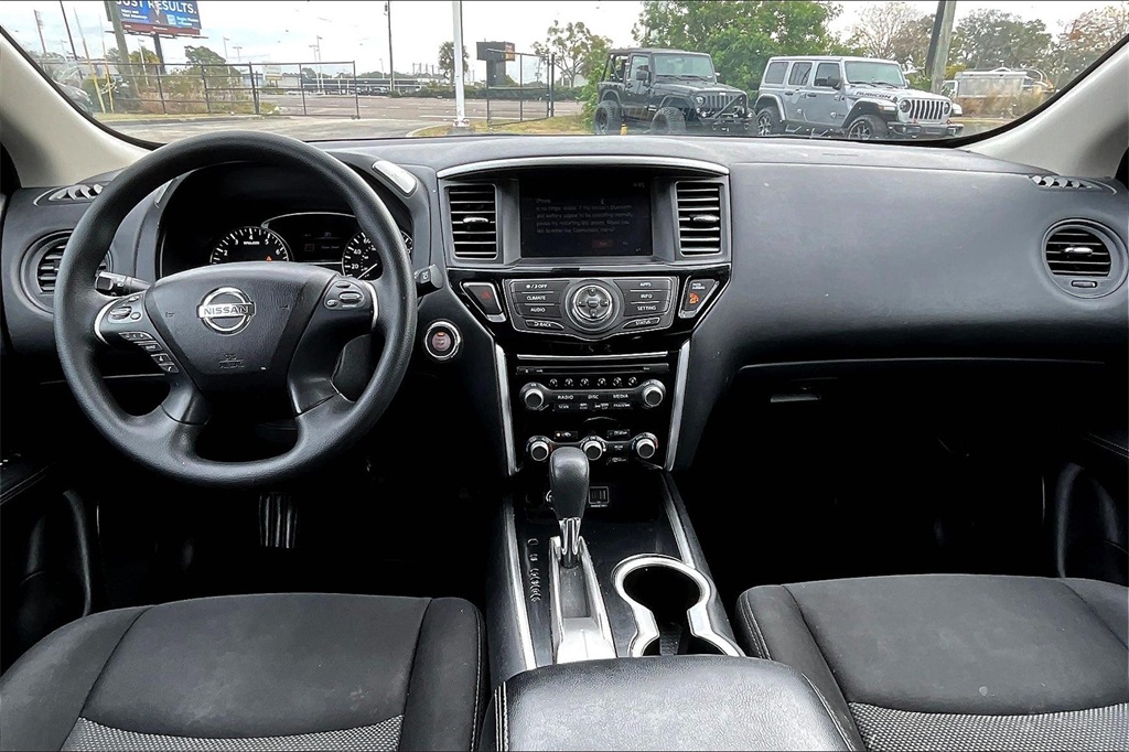 Vehicle image 15 of 33