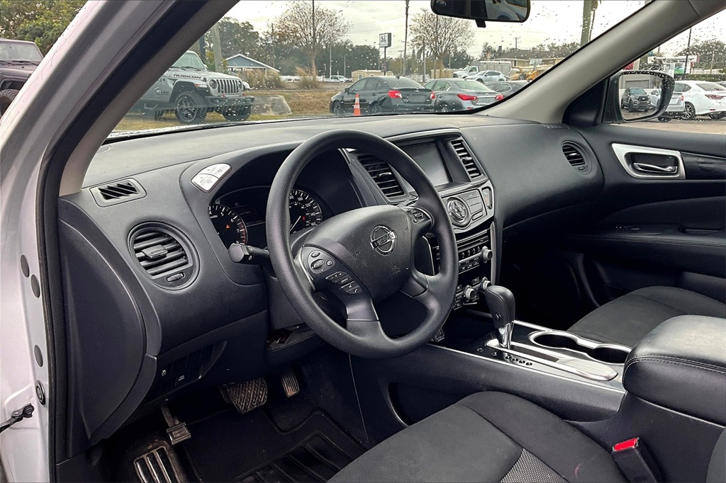 Vehicle image 14 of 33