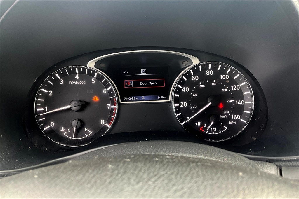 Vehicle image 20 of 33