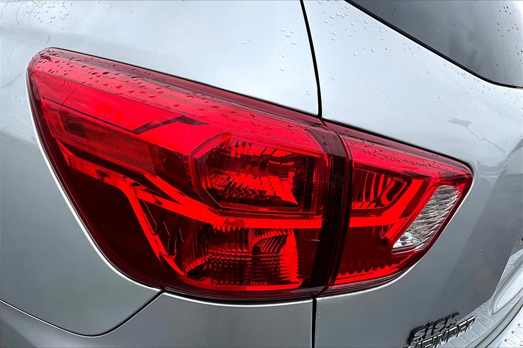 Vehicle image 29 of 33