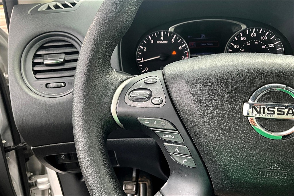 Vehicle image 18 of 33