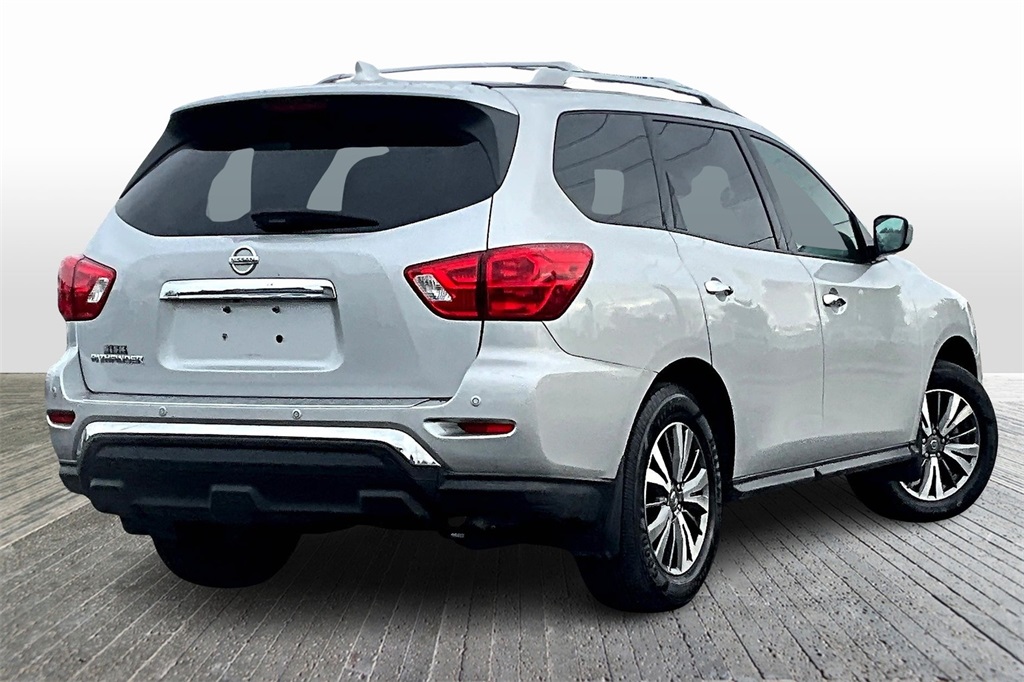 Vehicle image 4 of 33