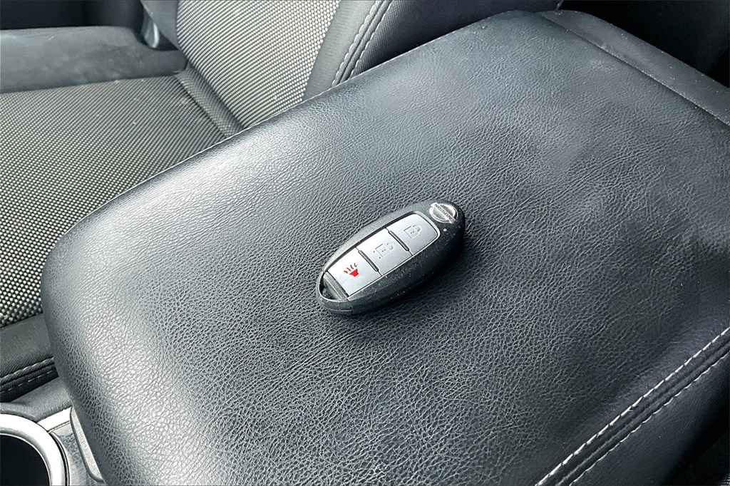 Vehicle image 13 of 33