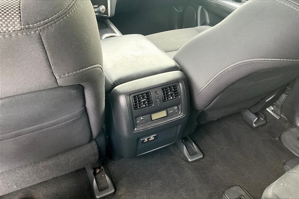 Vehicle image 32 of 33