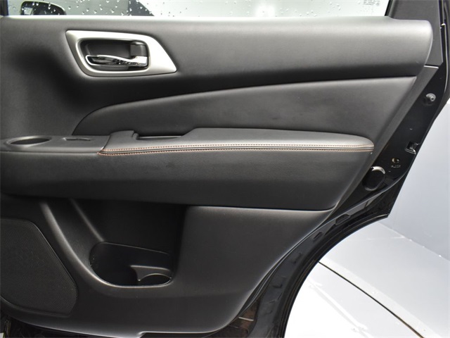 Vehicle image 33 of 53