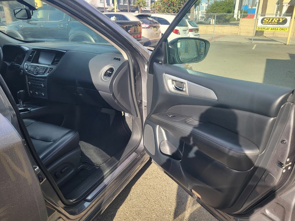 Vehicle image 12 of 23