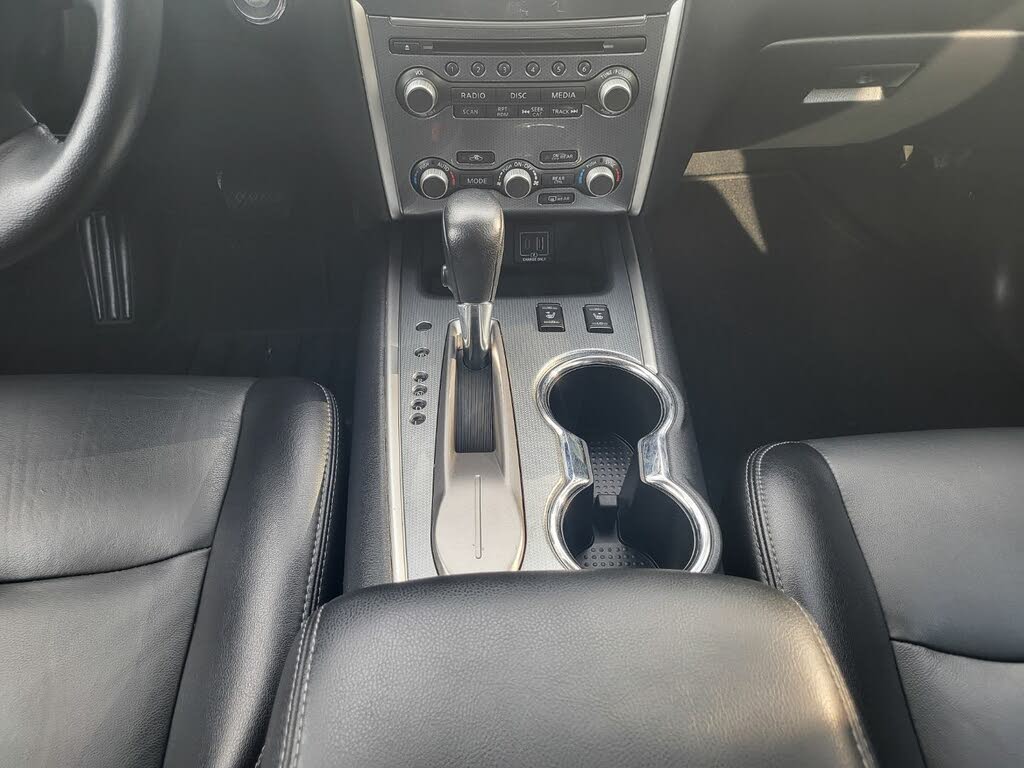 Vehicle image 21 of 23