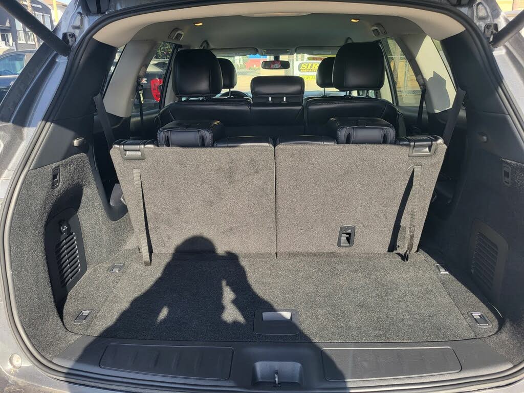 Vehicle image 15 of 23