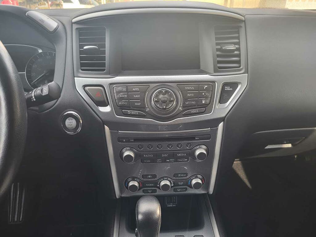 Vehicle image 20 of 23