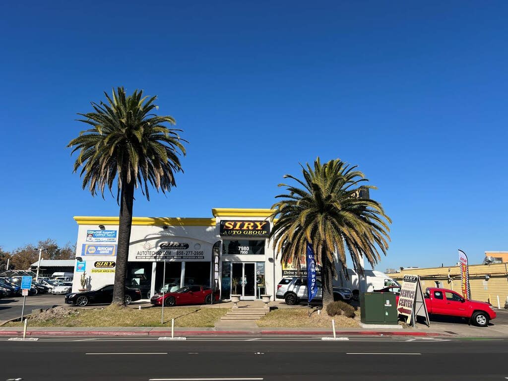 Vehicle image 17 of 23