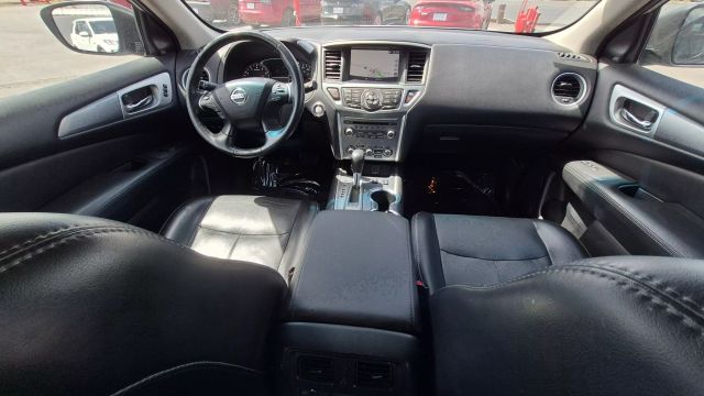 Vehicle image 16 of 19