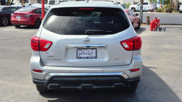 Vehicle image 7 of 19