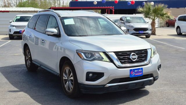 Vehicle image 4 of 19