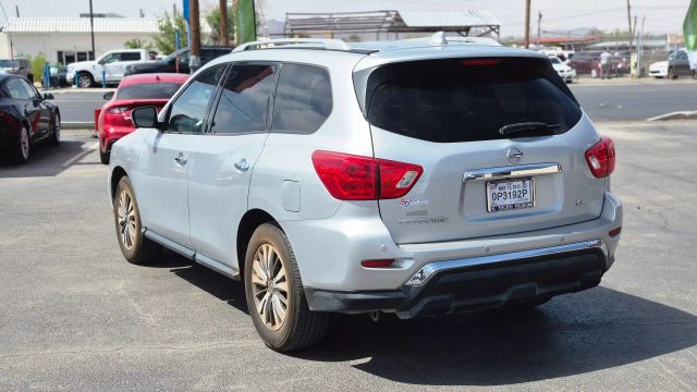 Vehicle image 8 of 19