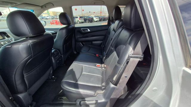 Vehicle image 11 of 19