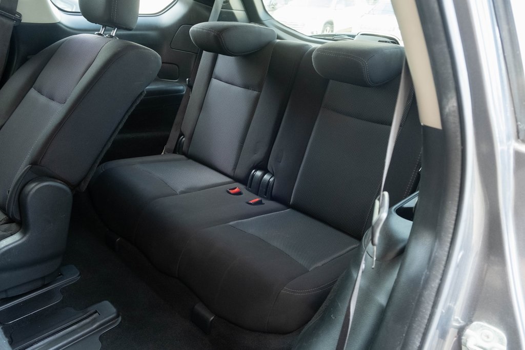 Vehicle image 17 of 19