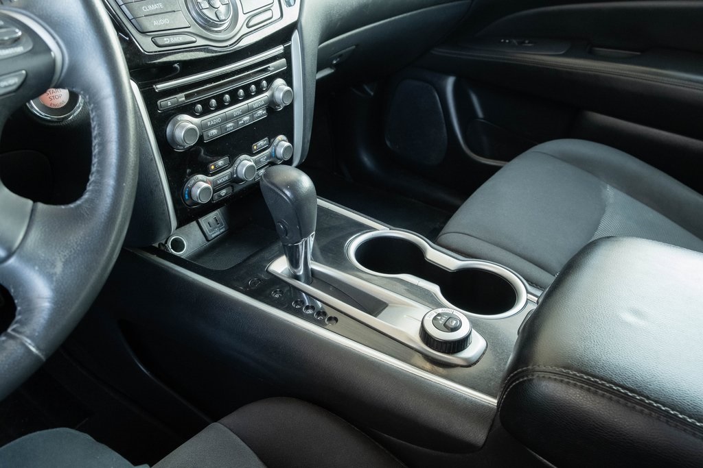 Vehicle image 11 of 19
