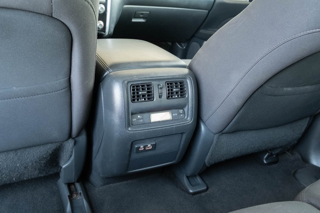 Vehicle image 18 of 19