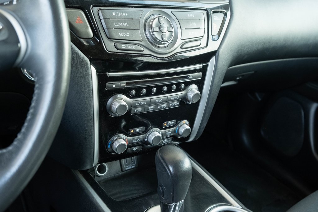 Vehicle image 12 of 19