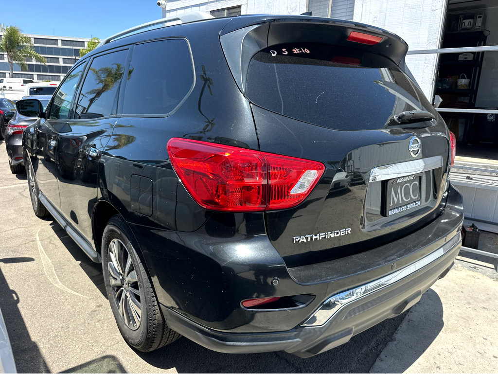 Vehicle image 5 of 6