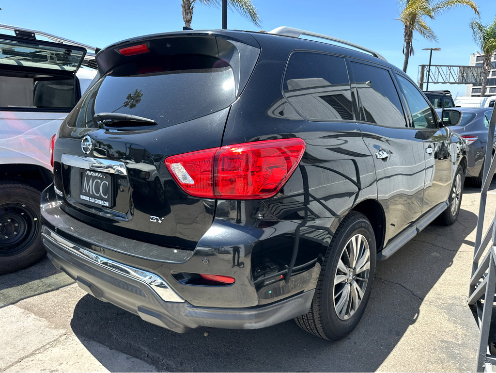 Vehicle image 4 of 6