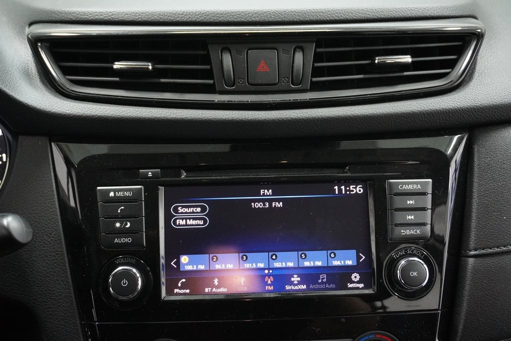 Vehicle image 23 of 32