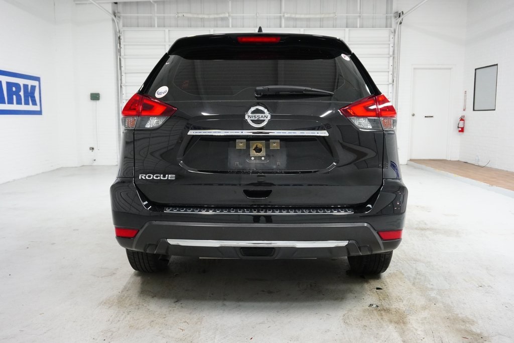 Vehicle image 7 of 32
