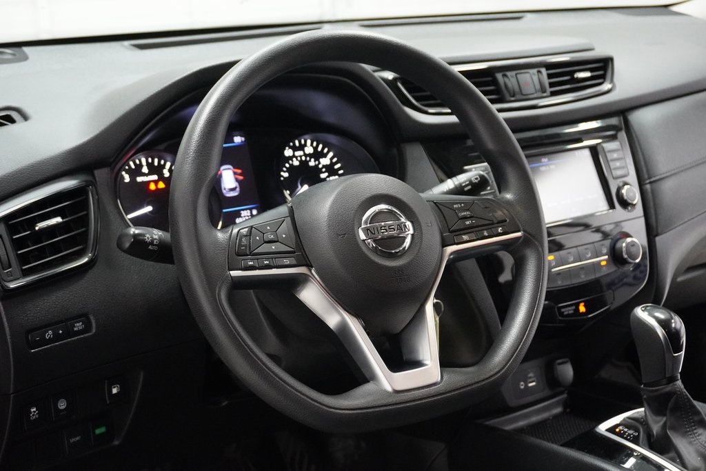 Vehicle image 17 of 32