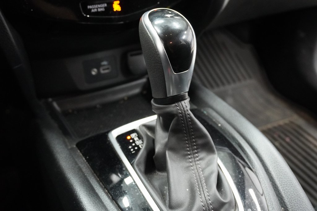Vehicle image 28 of 32
