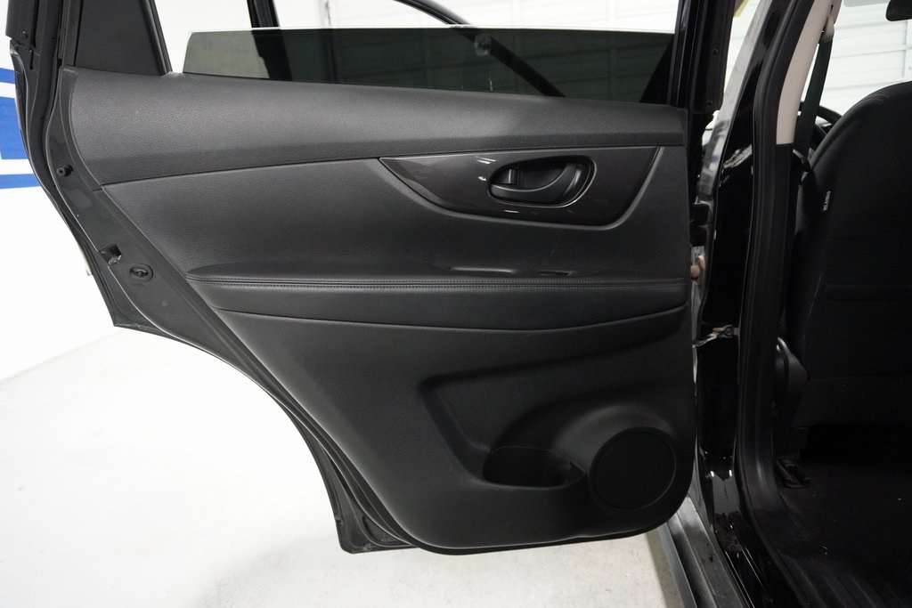 Vehicle image 29 of 32