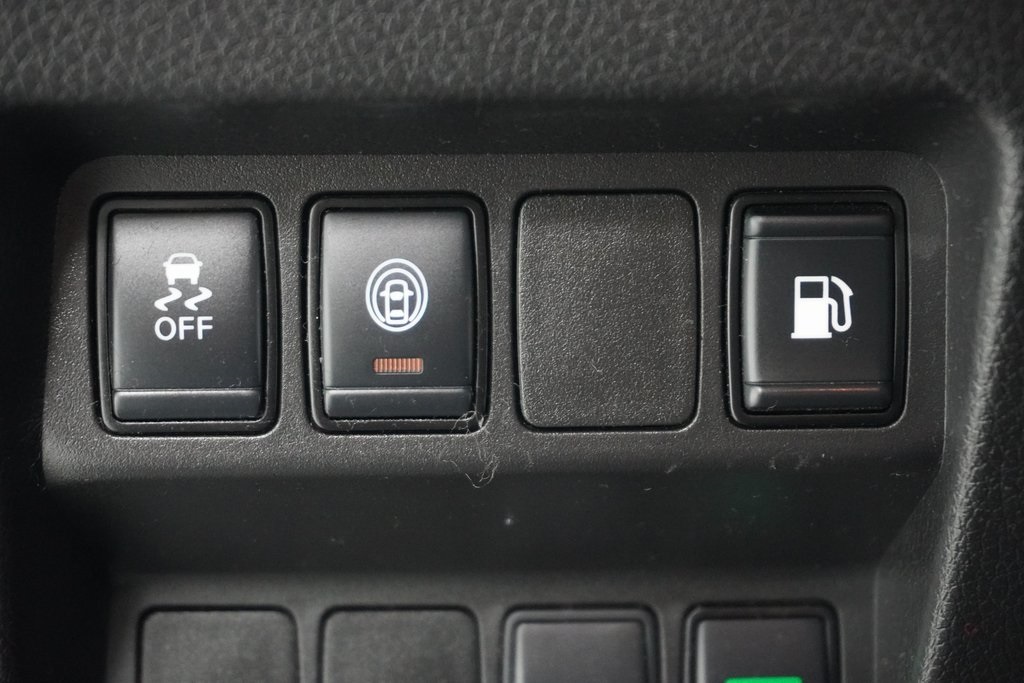 Vehicle image 18 of 32