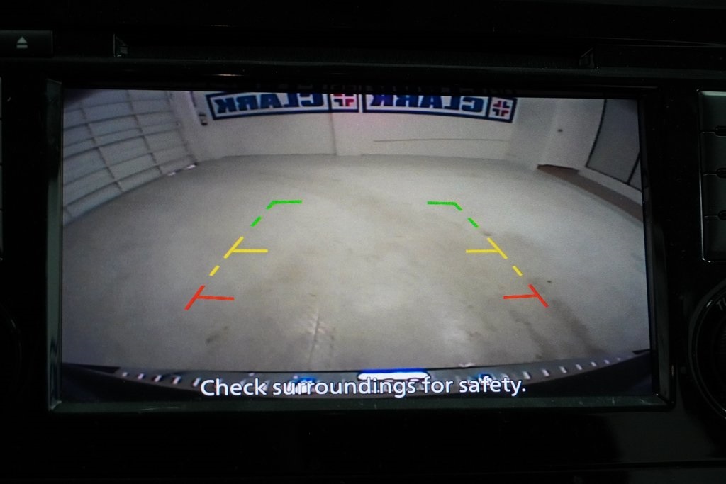 Vehicle image 25 of 32