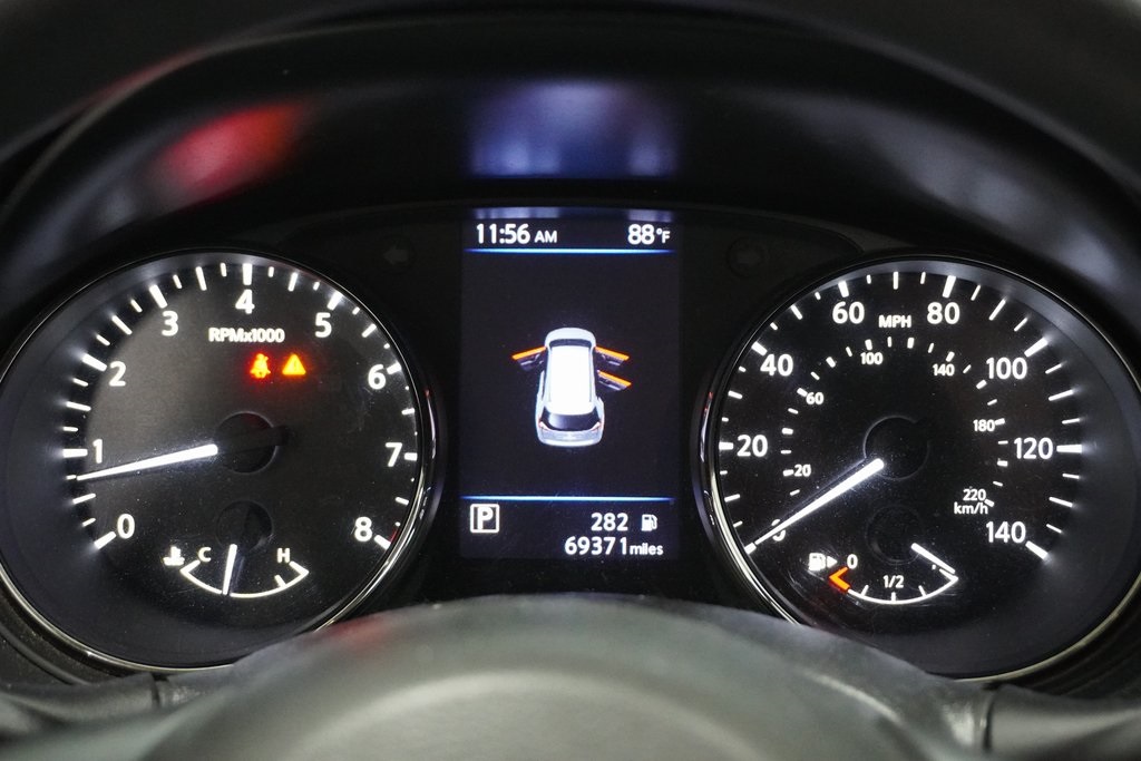 Vehicle image 22 of 32