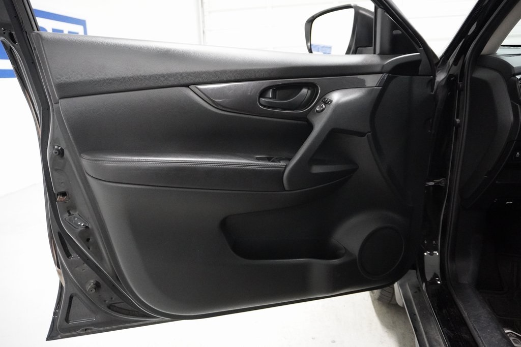 Vehicle image 12 of 32