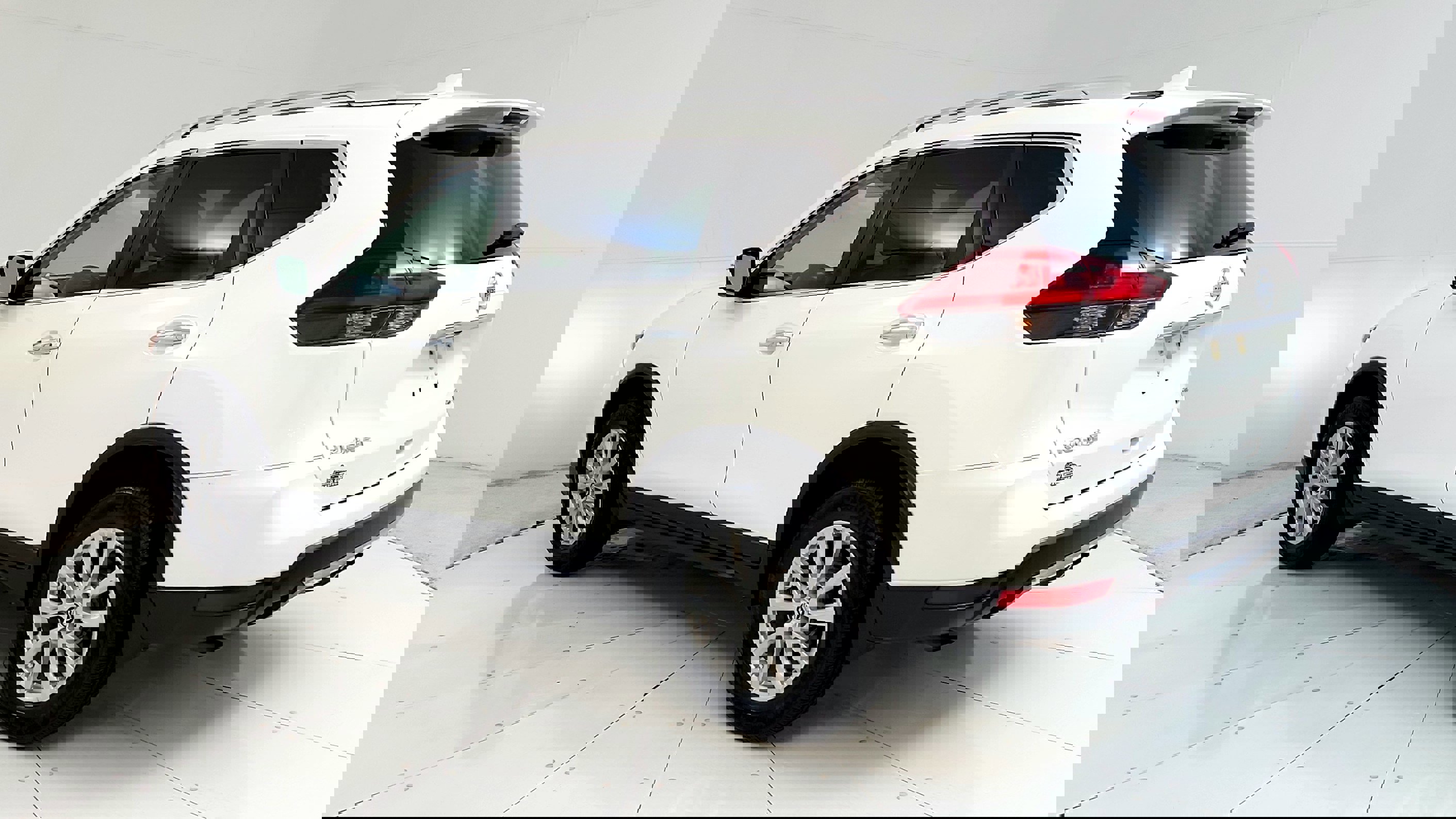 Vehicle image 16 of 34