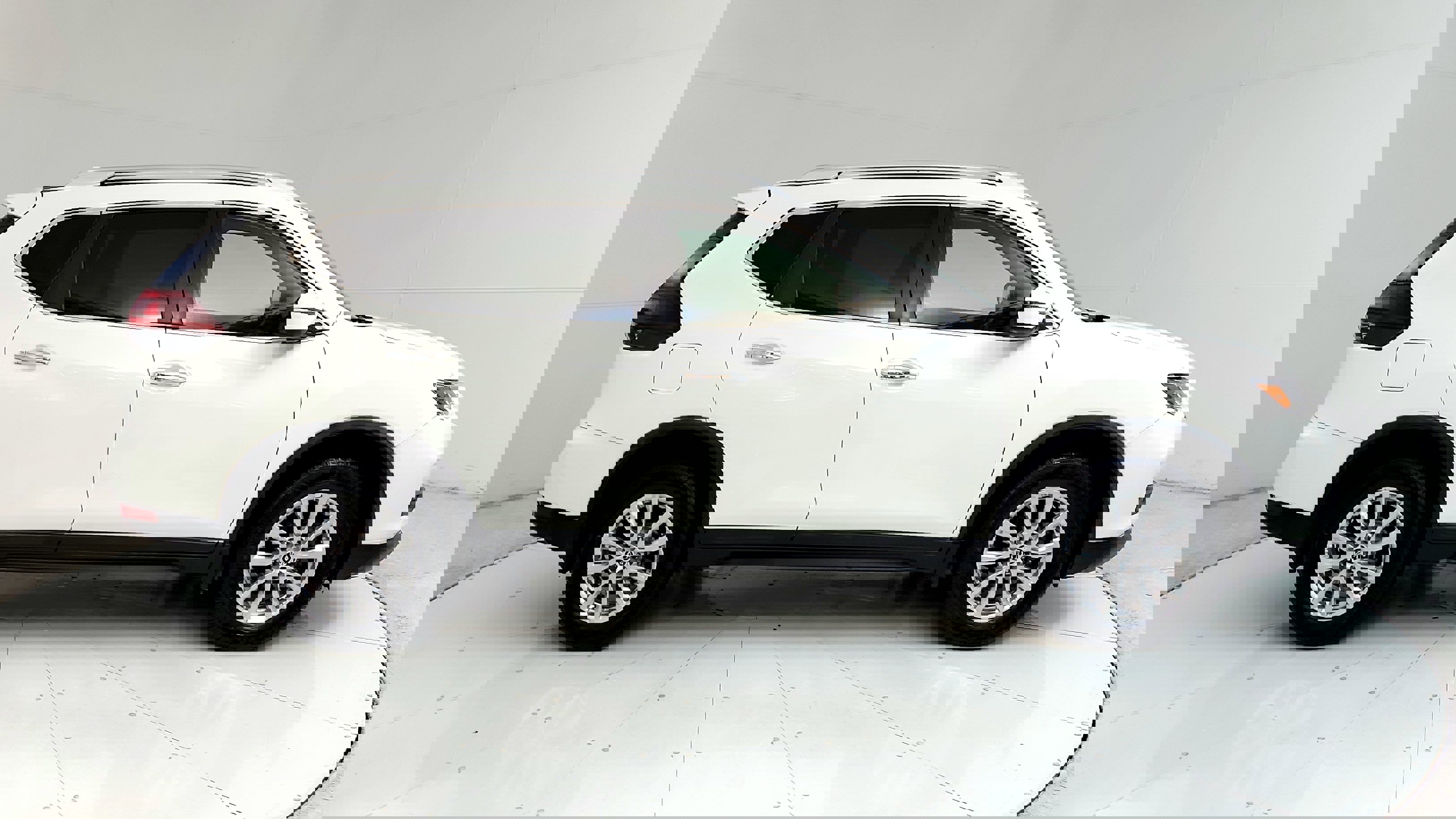Vehicle image 10 of 34