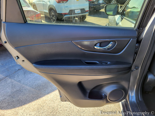 Vehicle image 23 of 35