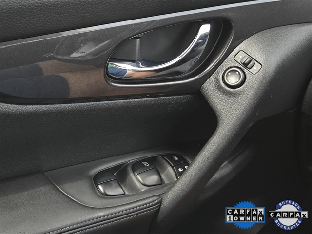 Vehicle image 31 of 33