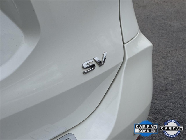 Vehicle image 8 of 33