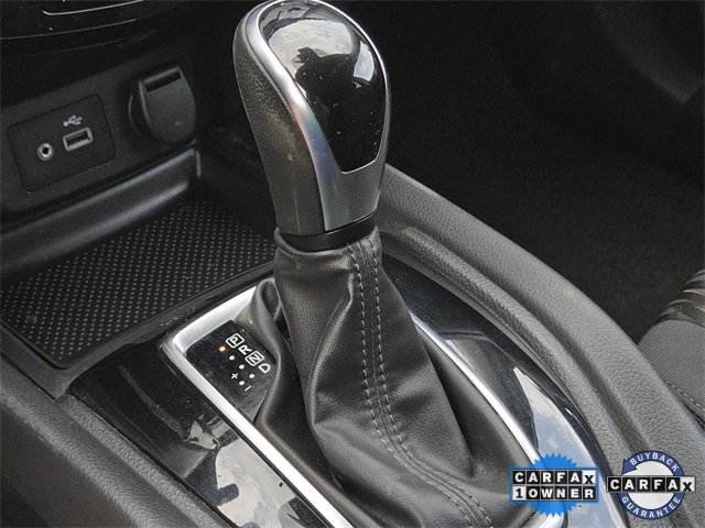 Vehicle image 25 of 33