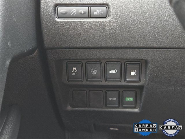 Vehicle image 27 of 33
