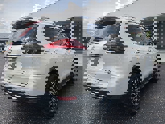 Vehicle image 3 of 28