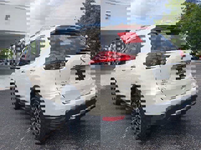 Vehicle image 8 of 28