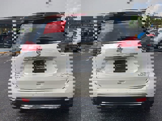 Vehicle image 5 of 28