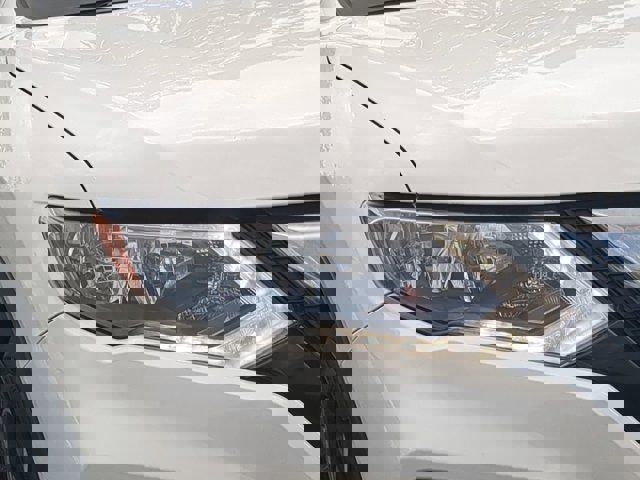 Vehicle image 10 of 28