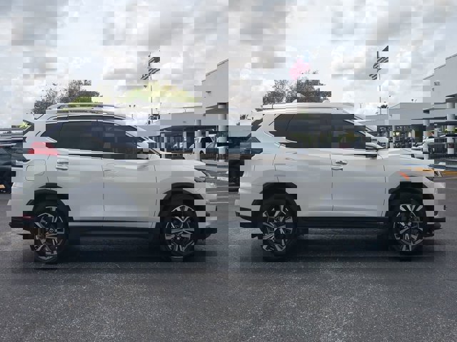 Vehicle image 7 of 28