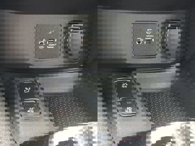 Vehicle image 21 of 28
