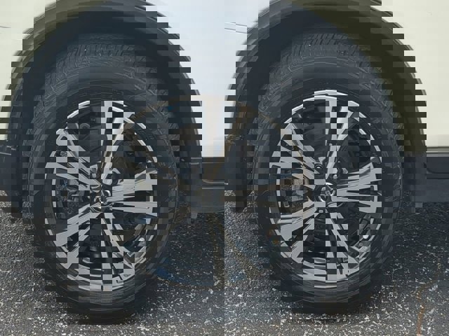 Vehicle image 11 of 28