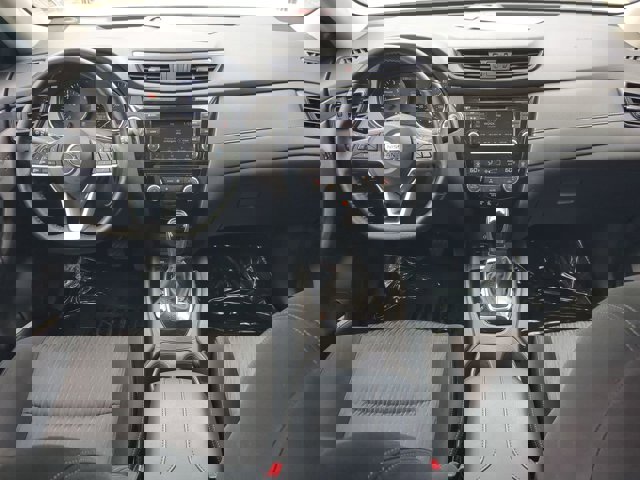 Vehicle image 14 of 28