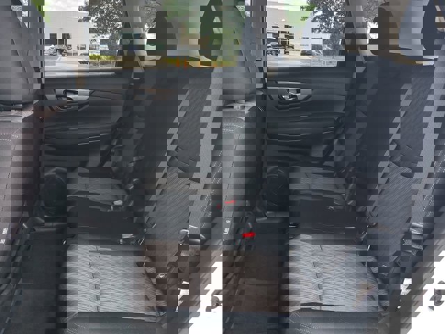Vehicle image 13 of 28